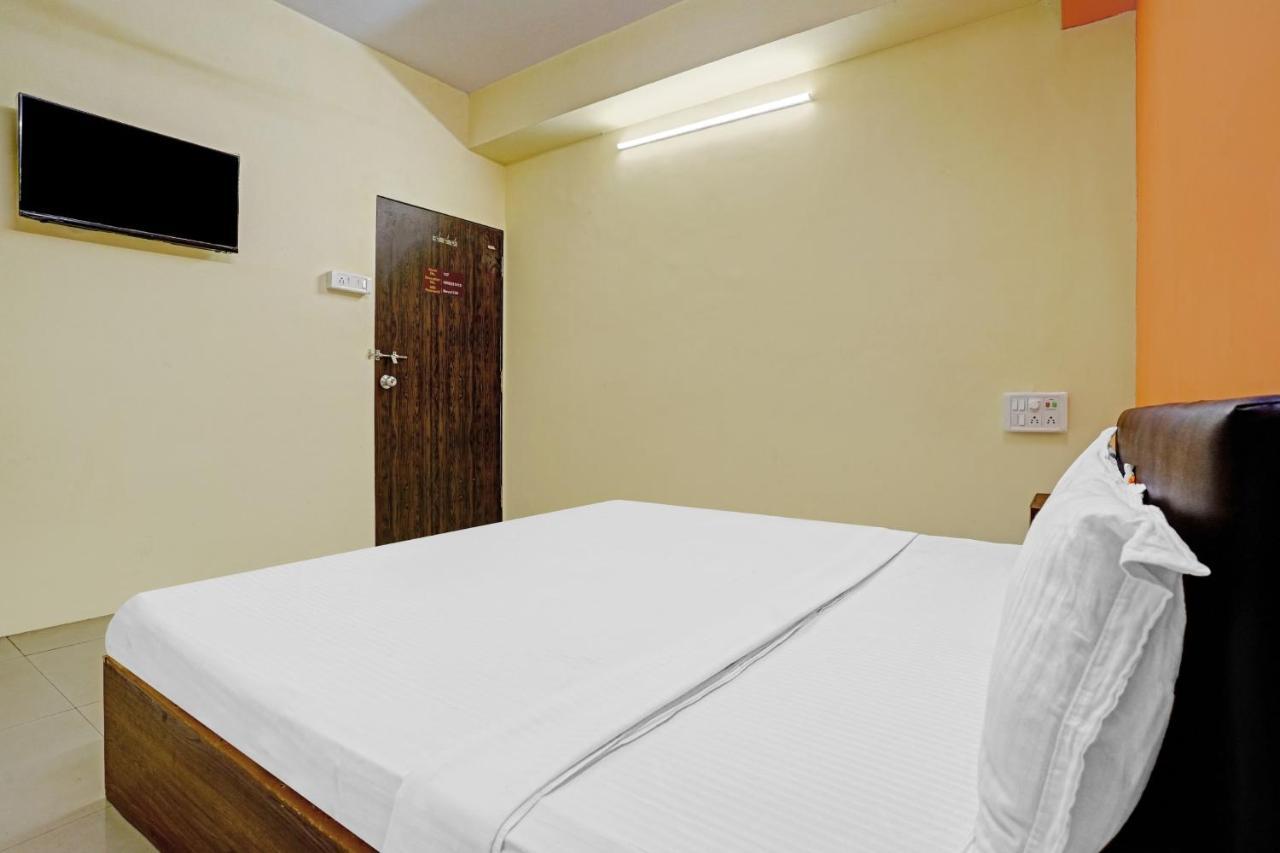 Hotel O Nova Rooms Surat Exterior foto