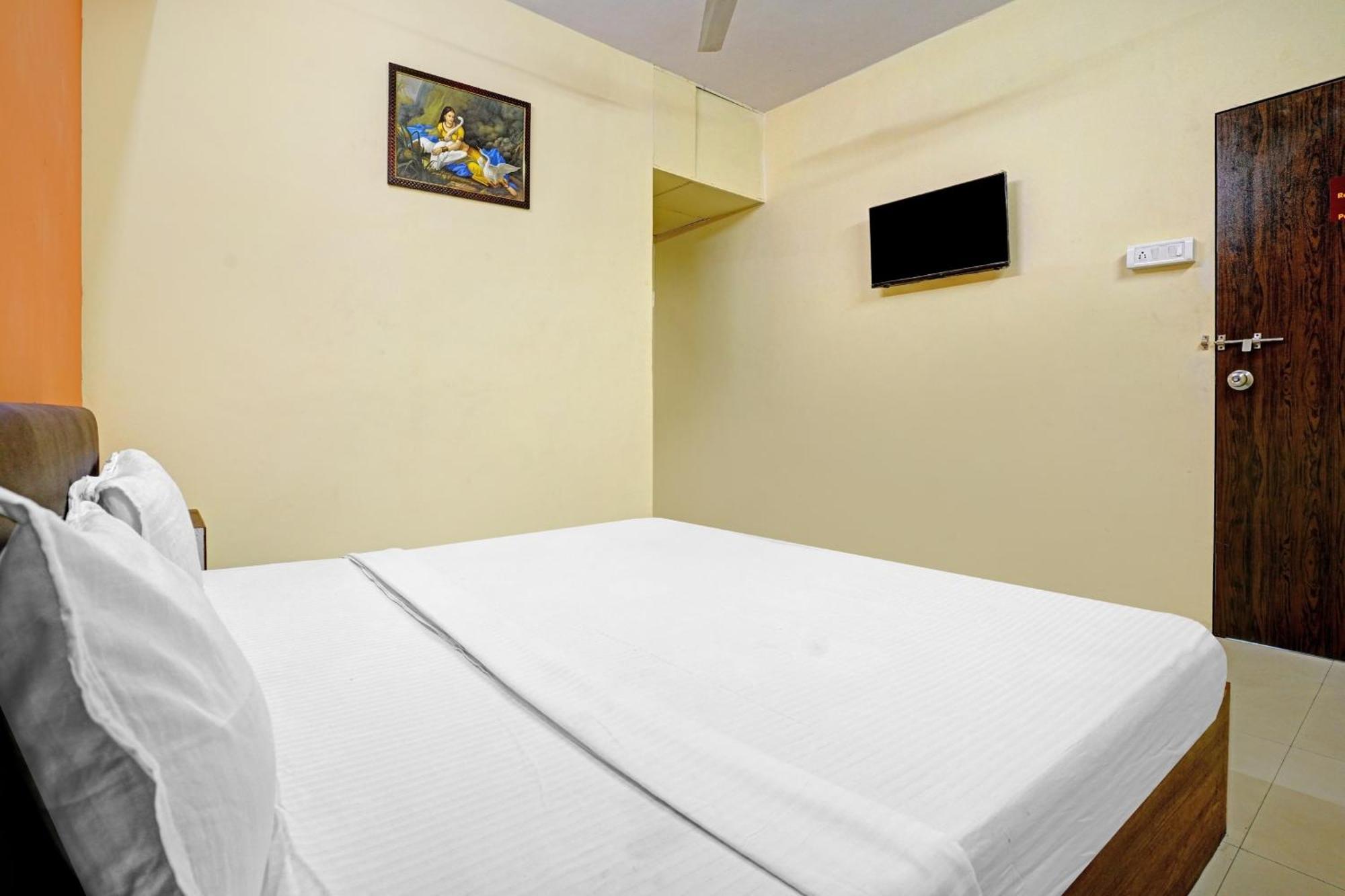 Hotel O Nova Rooms Surat Exterior foto