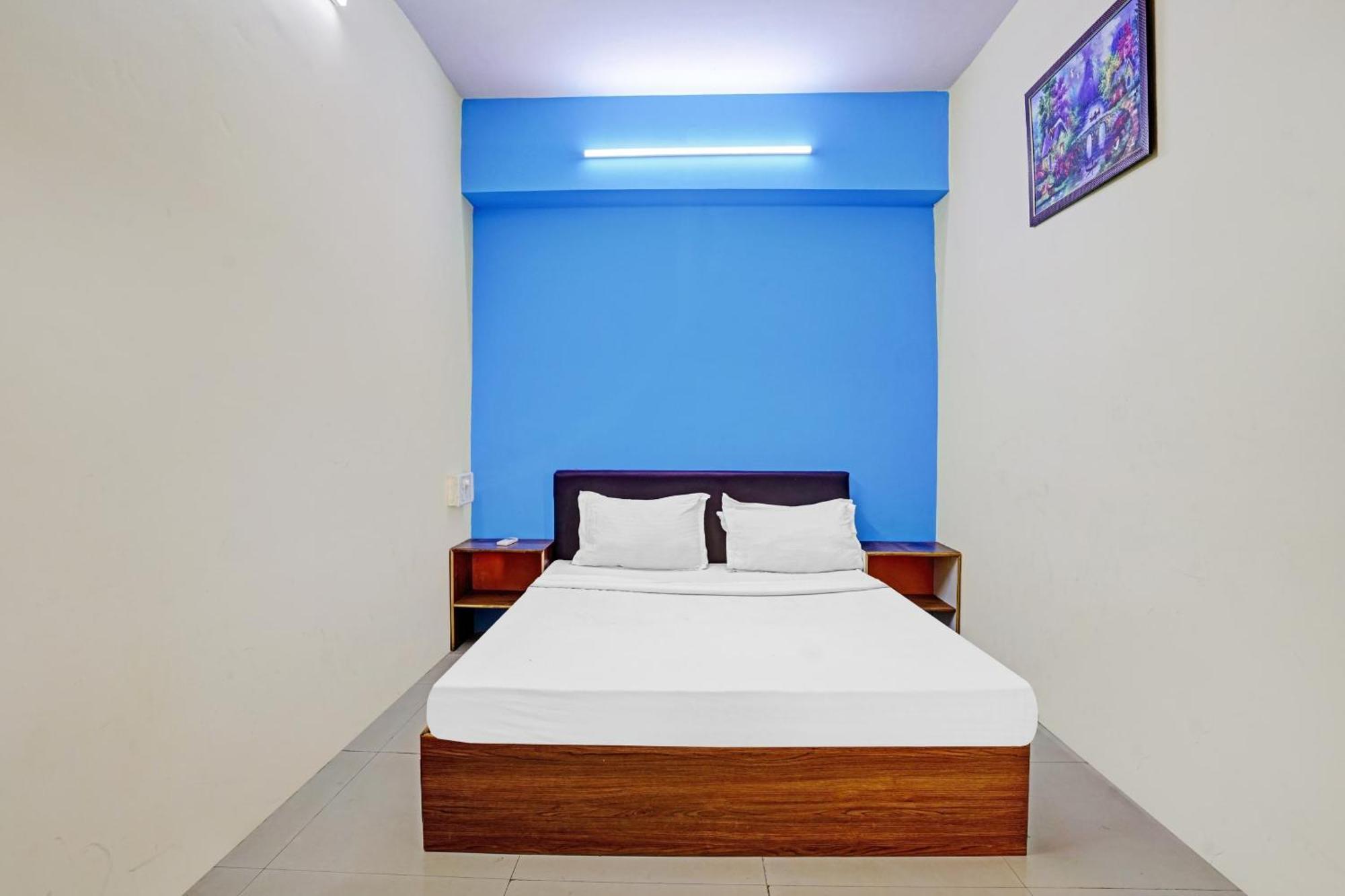 Hotel O Nova Rooms Surat Exterior foto