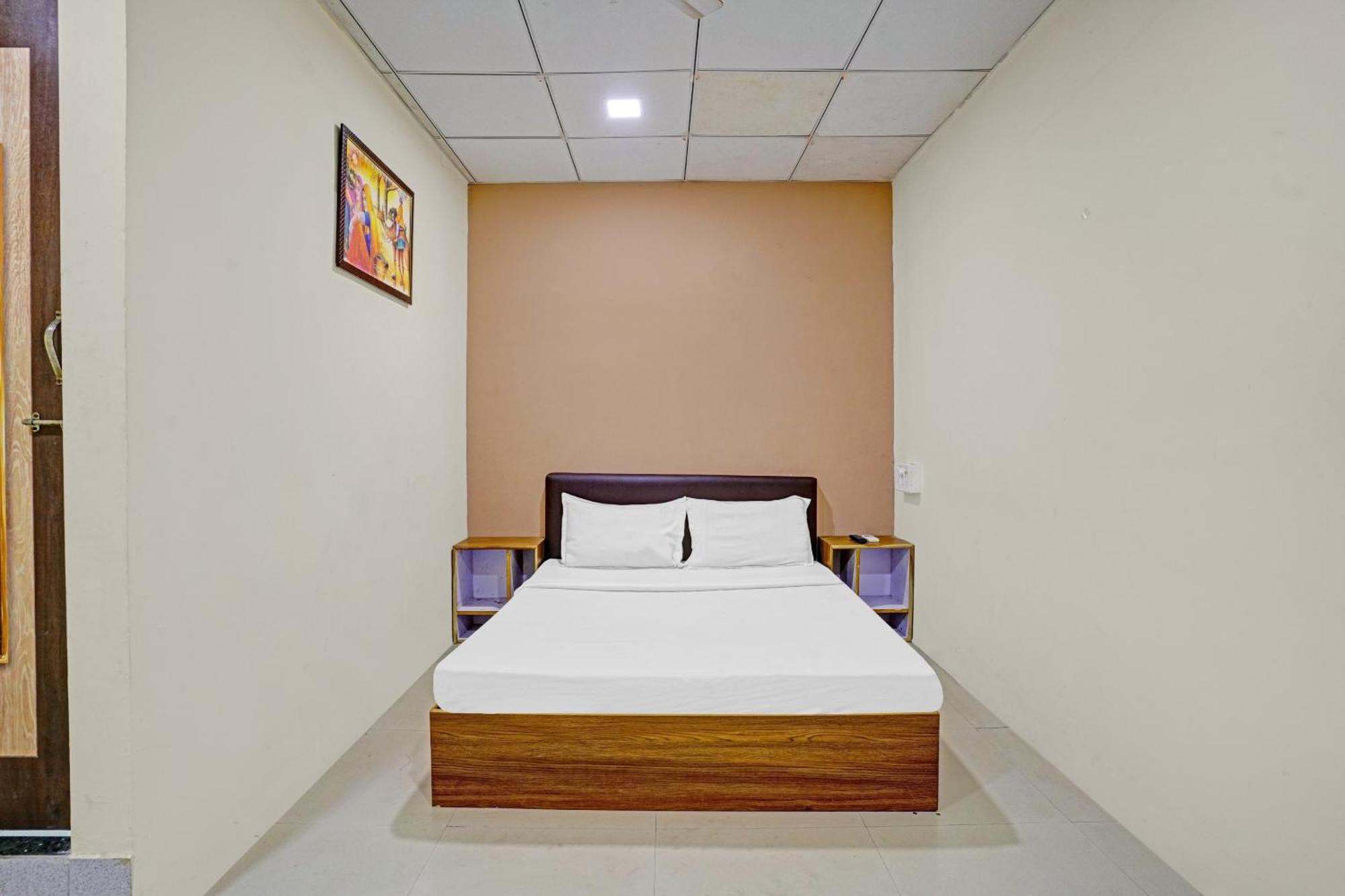 Hotel O Nova Rooms Surat Exterior foto