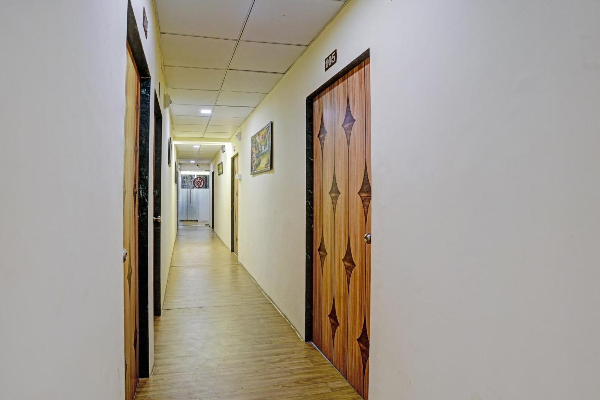 Hotel O Nova Rooms Surat Exterior foto